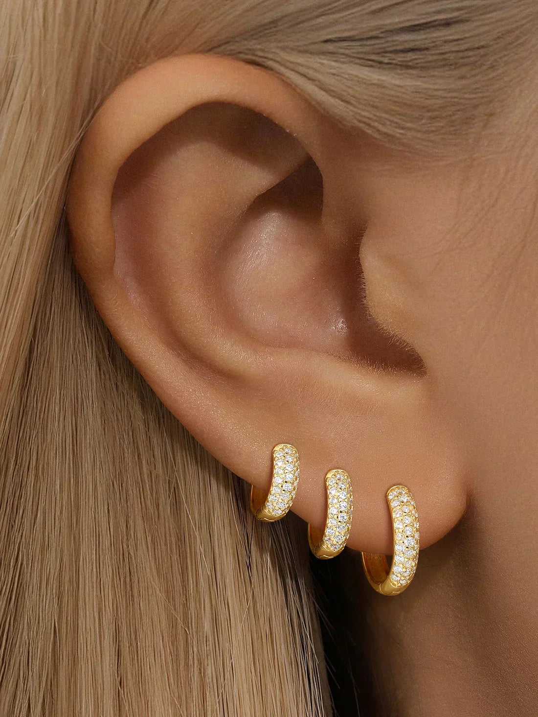 シナ – ミニマリストエレガンスのゴールドのイヤリング