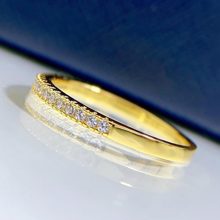 アレナ – 輝く石の永遠のエナメルリング。