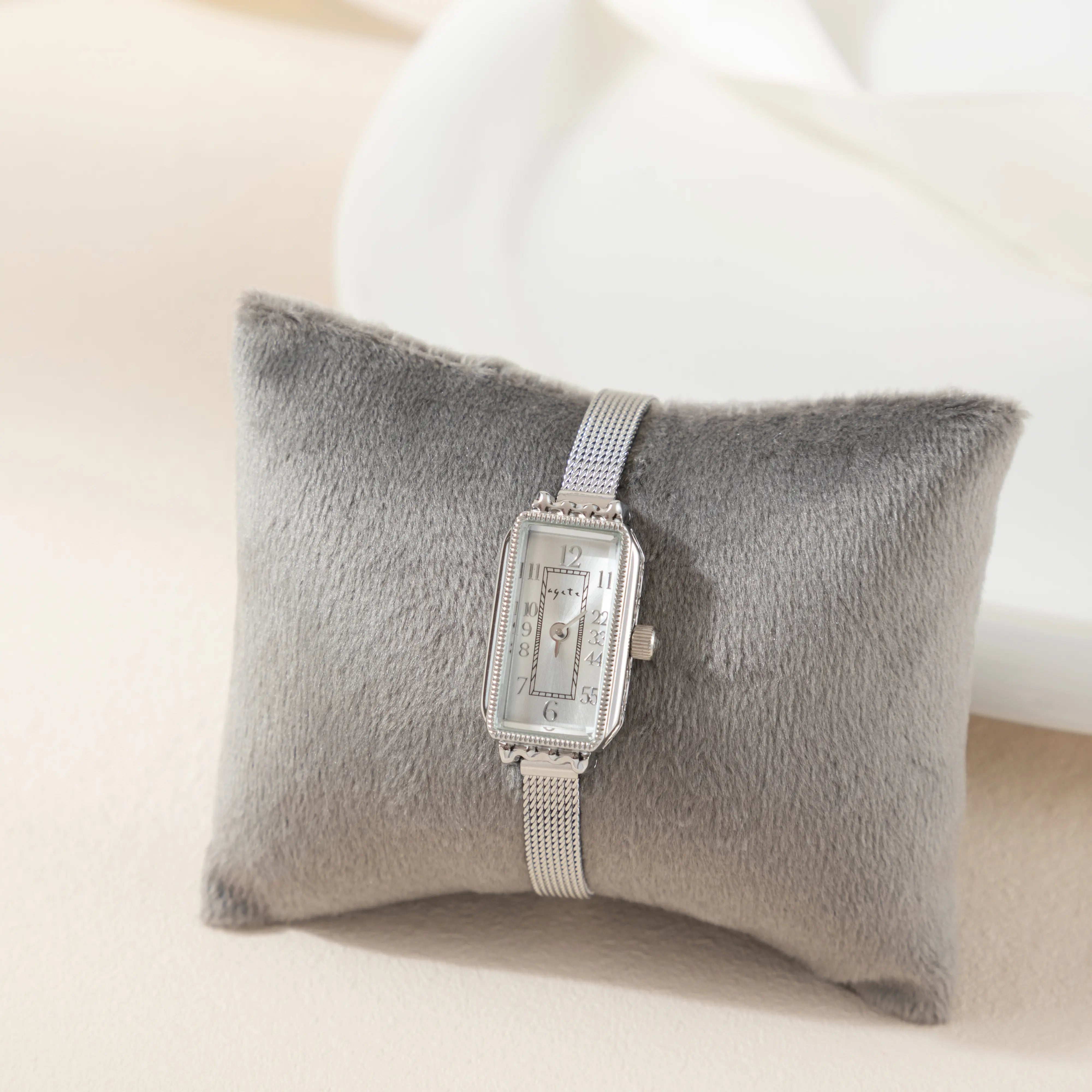 テレサ – 長方形のディスクを持つゴールドル。