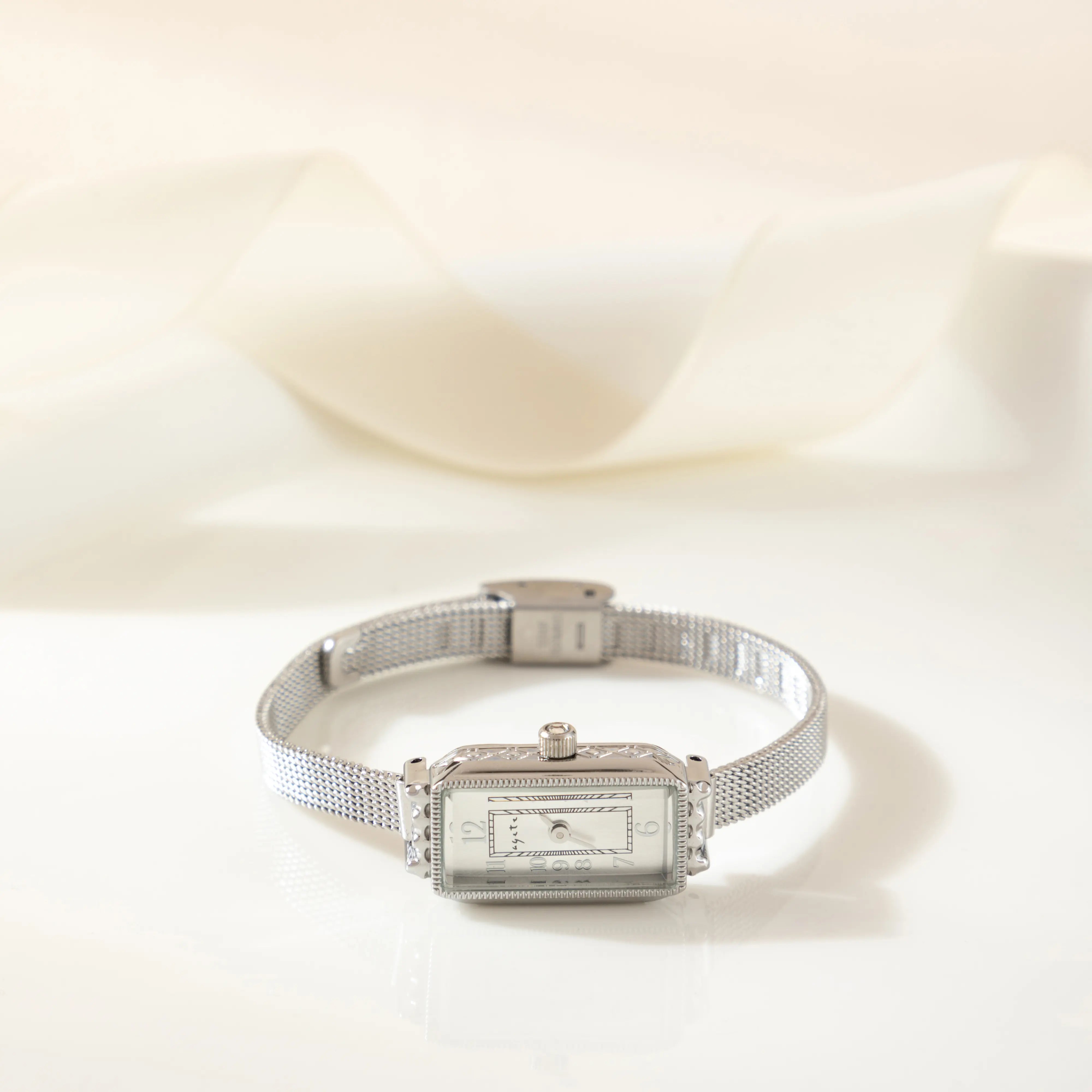 テレサ – 長方形のディスクを持つゴールドル。