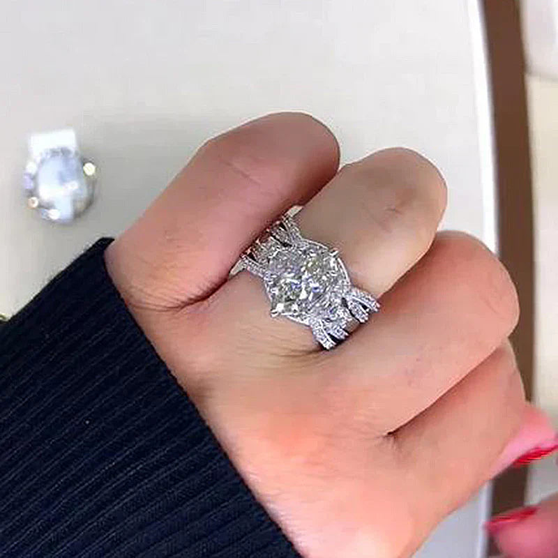 エミリー – 長方形カットのダイヤモンドリング