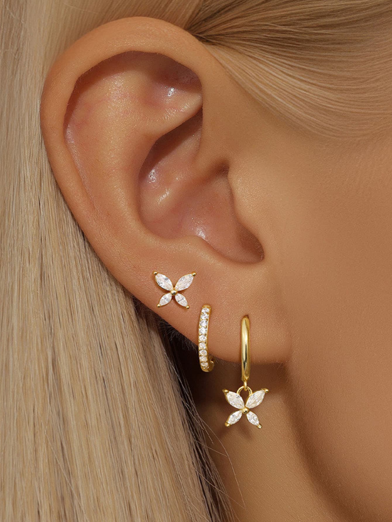 パトリシア – 繊細な構造のゴールドのイヤリング。