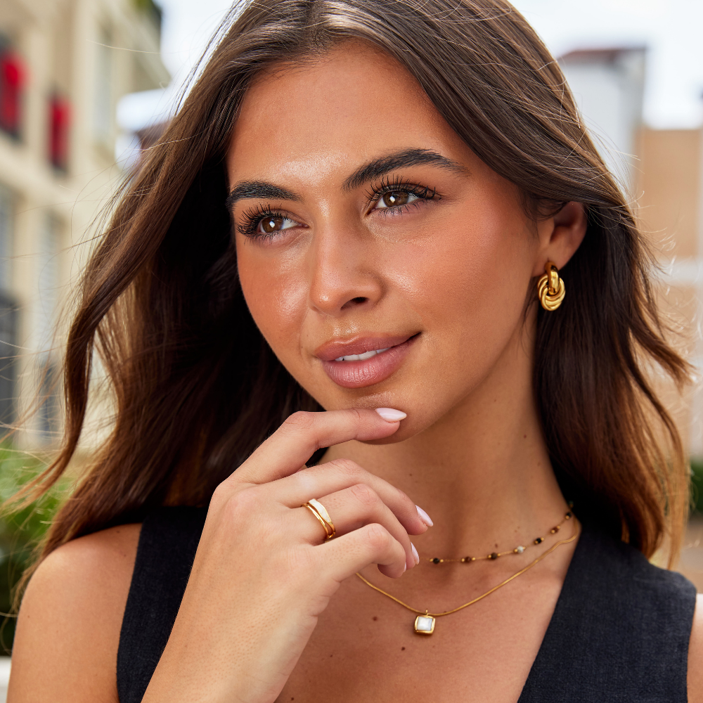 ベアトリクス – シンプルなシルエットのゴールドリング