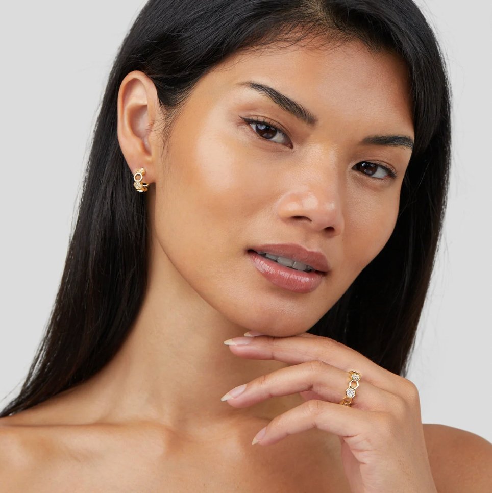 フリードリカ – パールアクセントのゴールドリング。