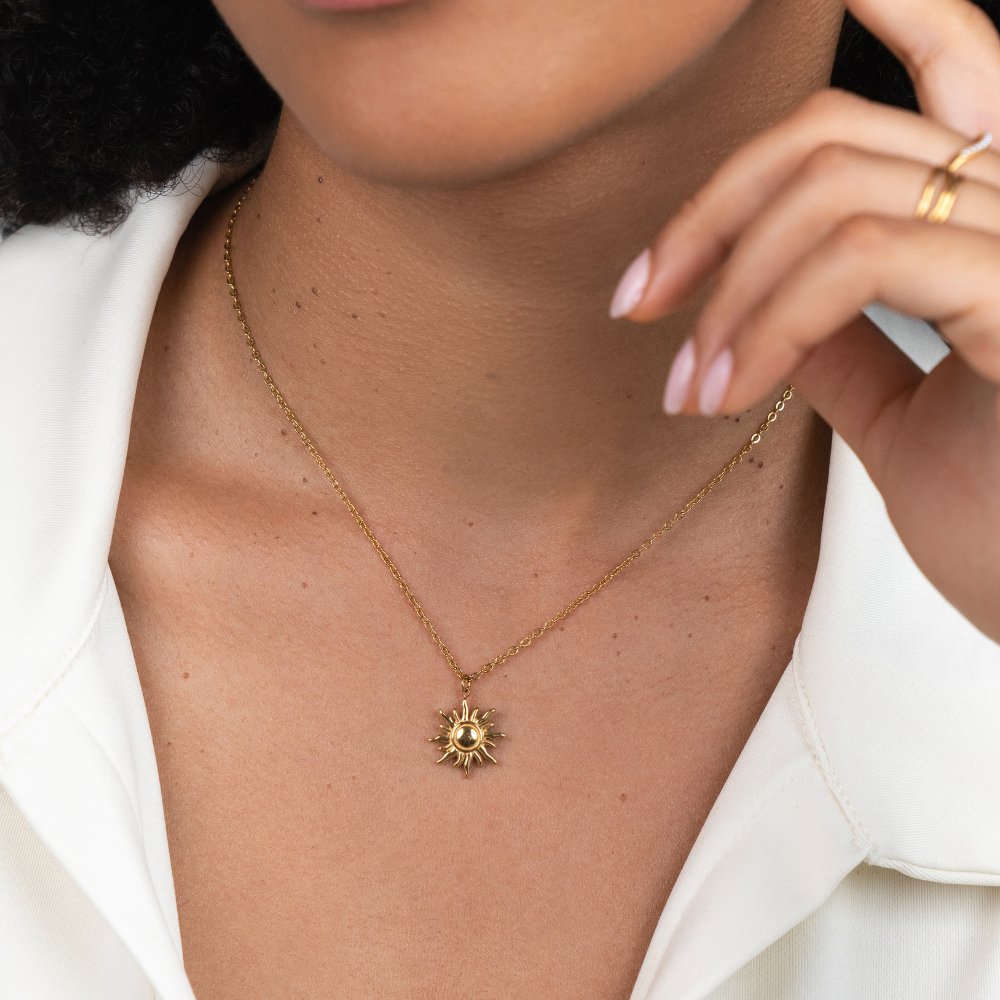 ロンヤ – 花のペンダント付きゴールドネックレス