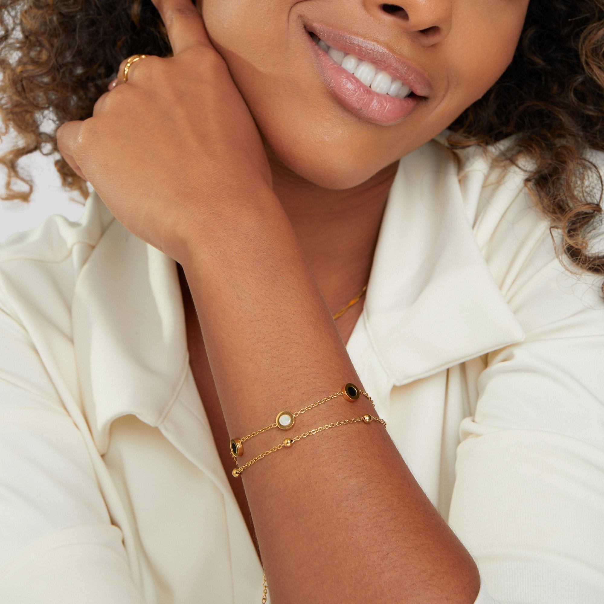 オニキスとホワイトストーンのブレスレット