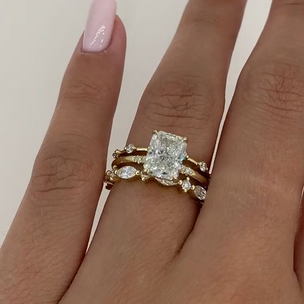 ノラ – レイヤーデザインのダイヤモンドリング。