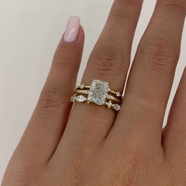 ノラ – レイヤーデザインのダイヤモンドリング。