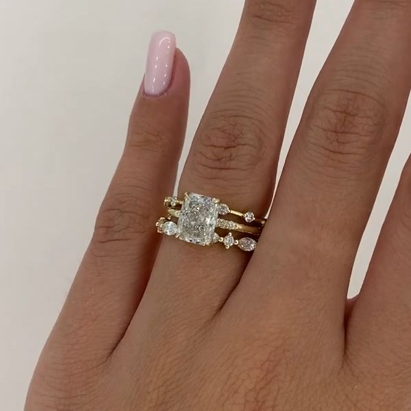 ノラ – レイヤーデザインのダイヤモンドリング。