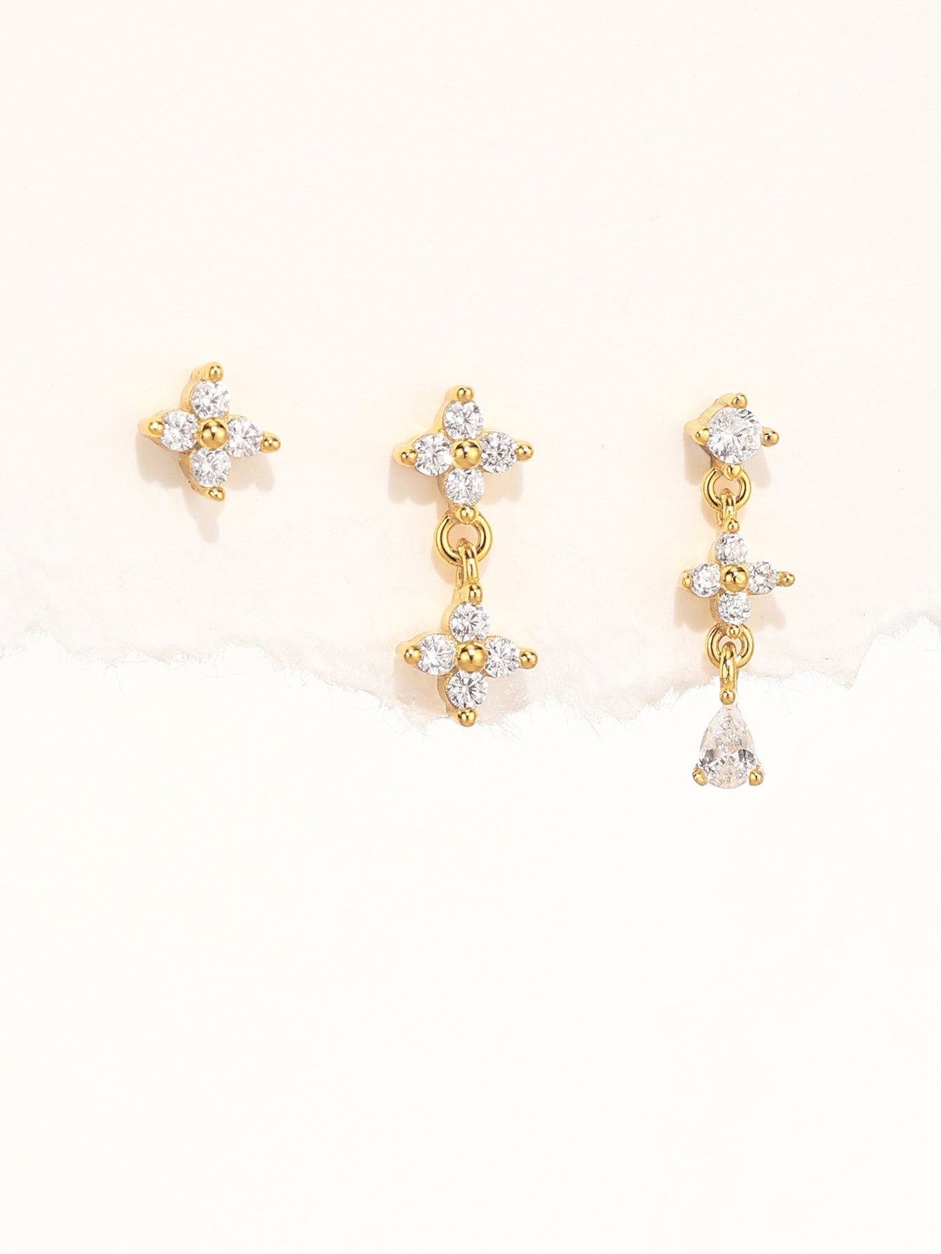 アニカ – 微妙な動きのあるゴールドのイヤリング