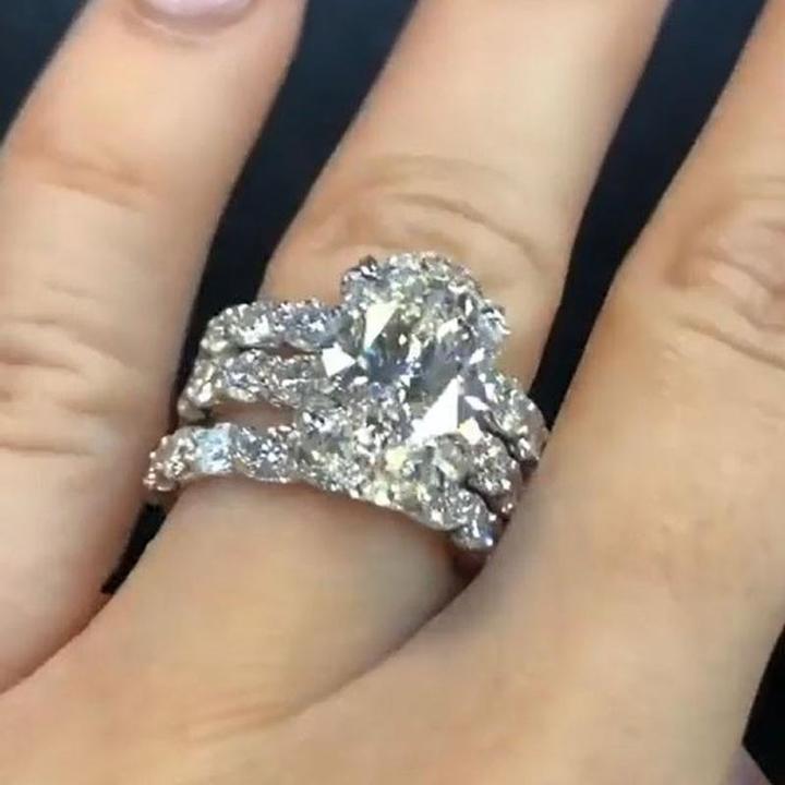 グレタ – 装飾のある銀のダイヤモンドリング。