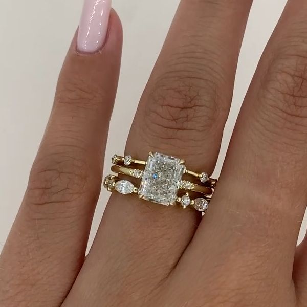 ノラ – レイヤーデザインのダイヤモンドリング。