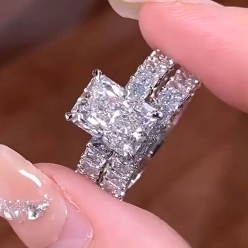 カテリーナ – バゲットカットの際立つダイヤモンドリング。