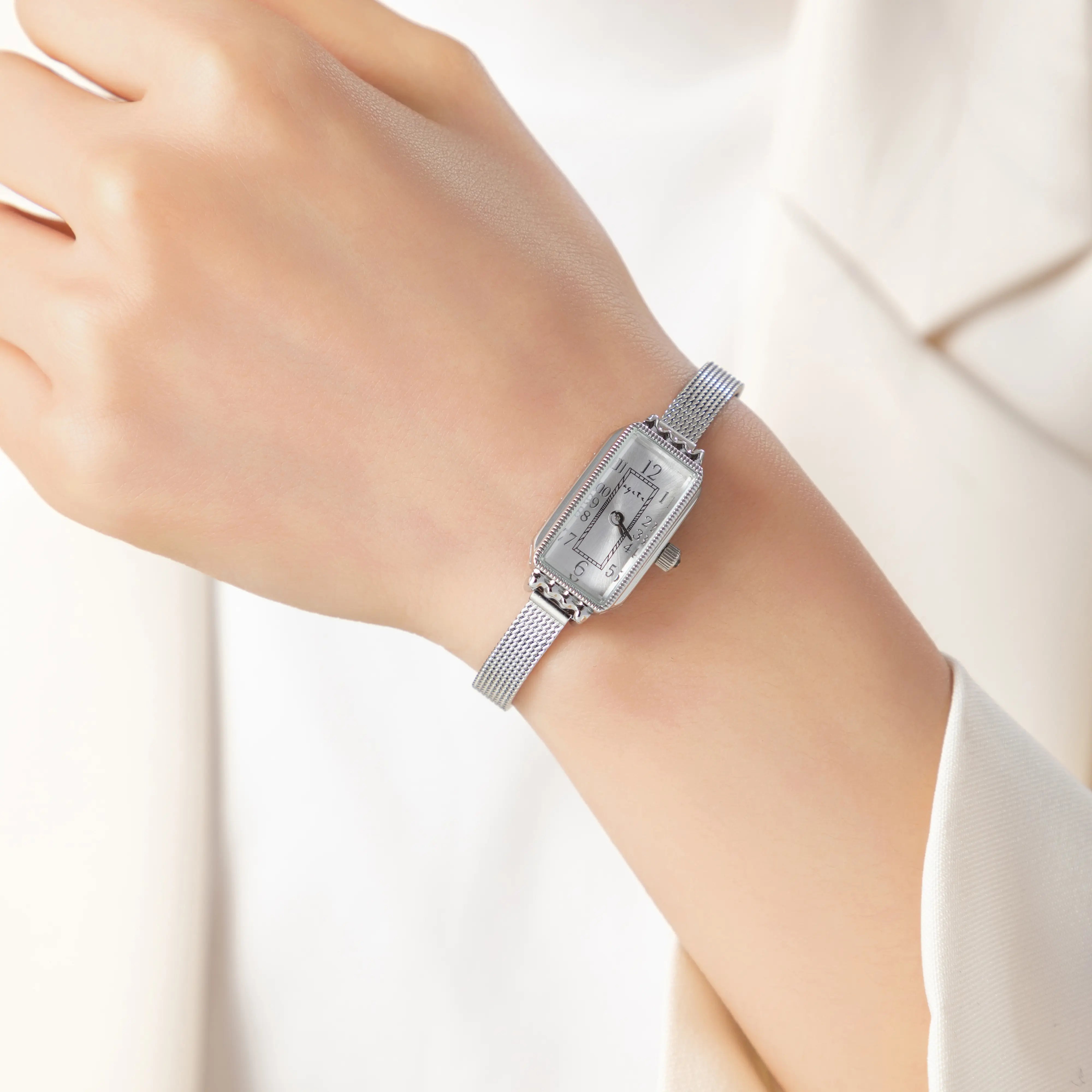 テレサ – 長方形のディスクを持つゴールドル。