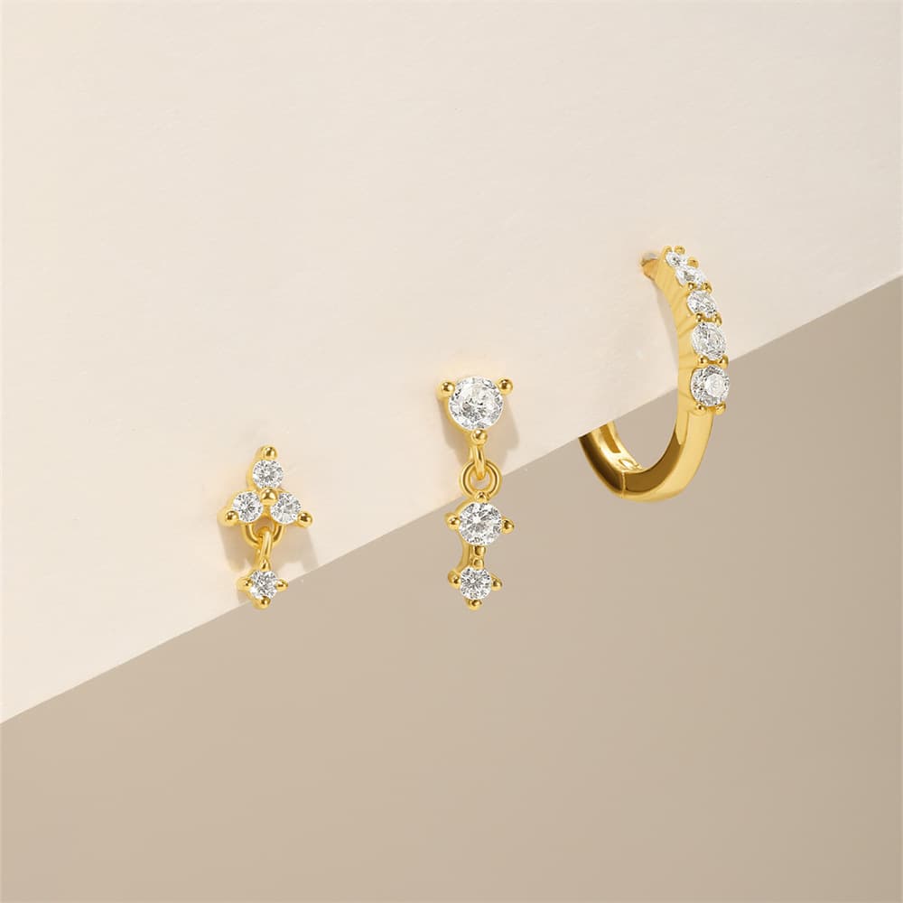 エヴァ - シンプルな輝きを持つゴールドのイヤリング