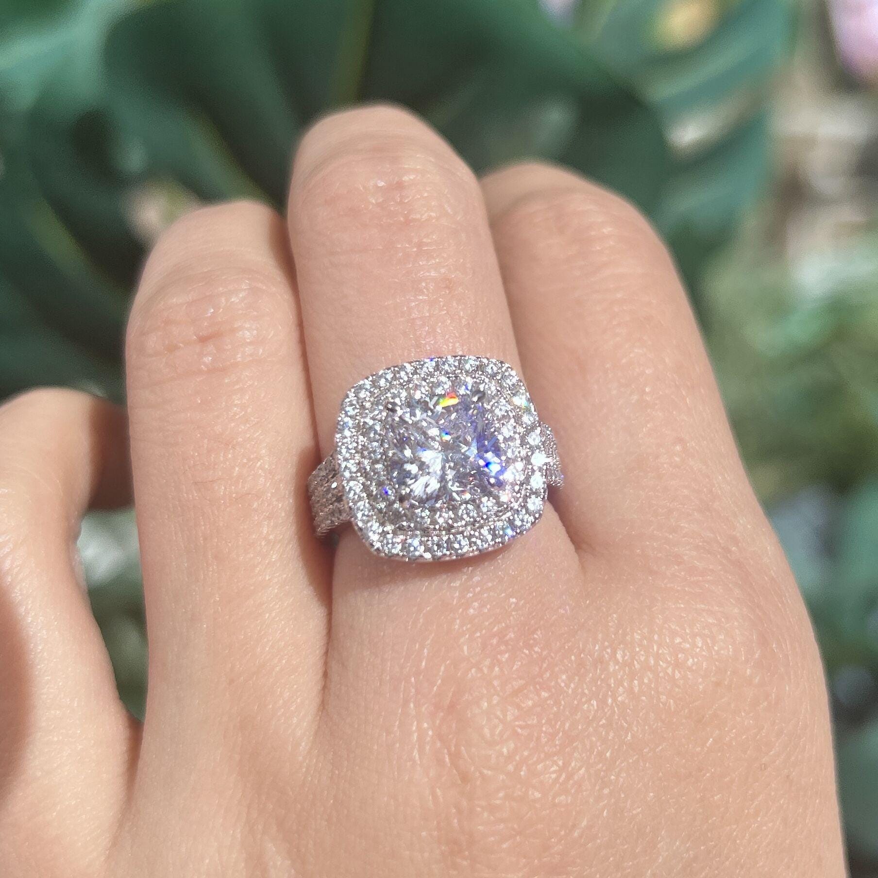 フリーダ - ラウンドストーンのソリテールリング