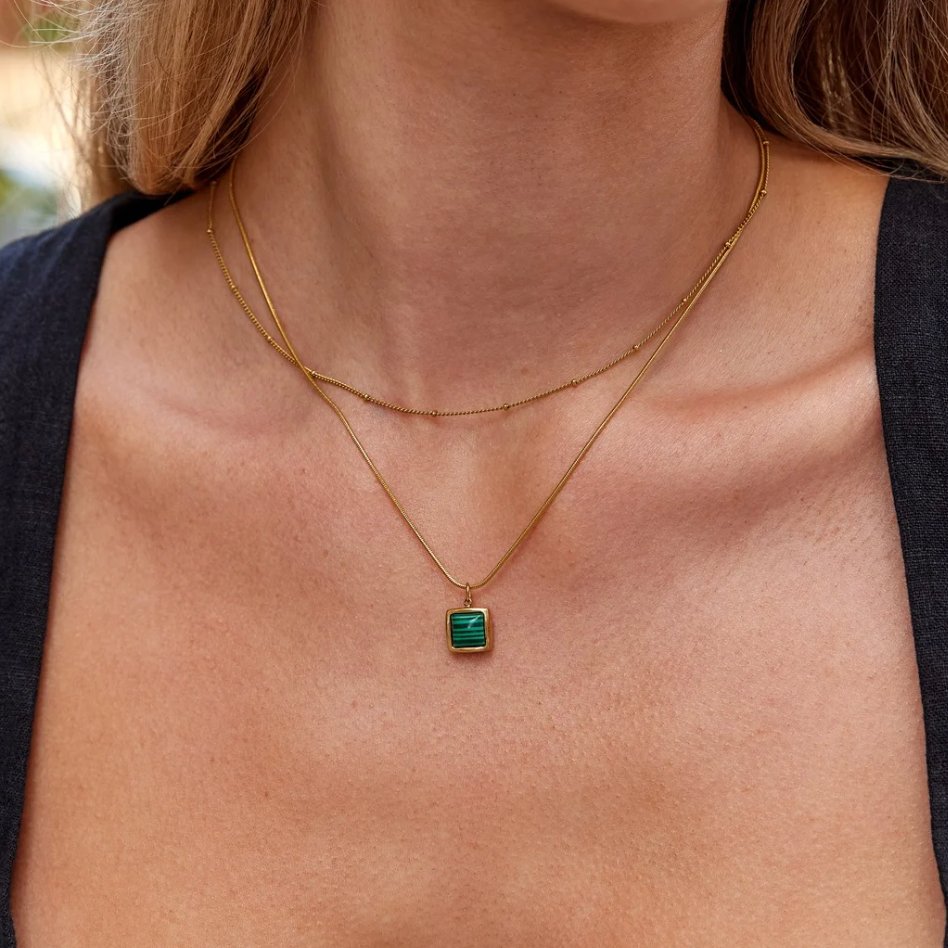 ジトカ – 繊細なデザインのゴールドチェーン。