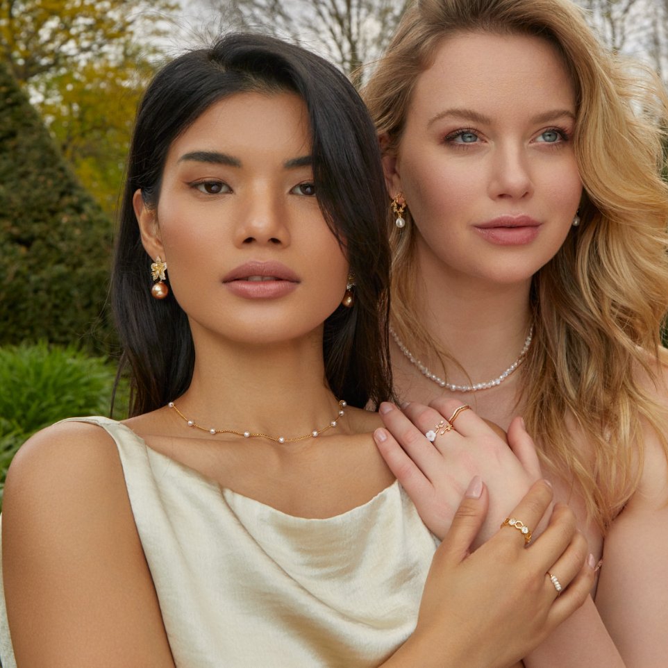 ミリアム – ハーモニックな長さのゴールドネックレス。