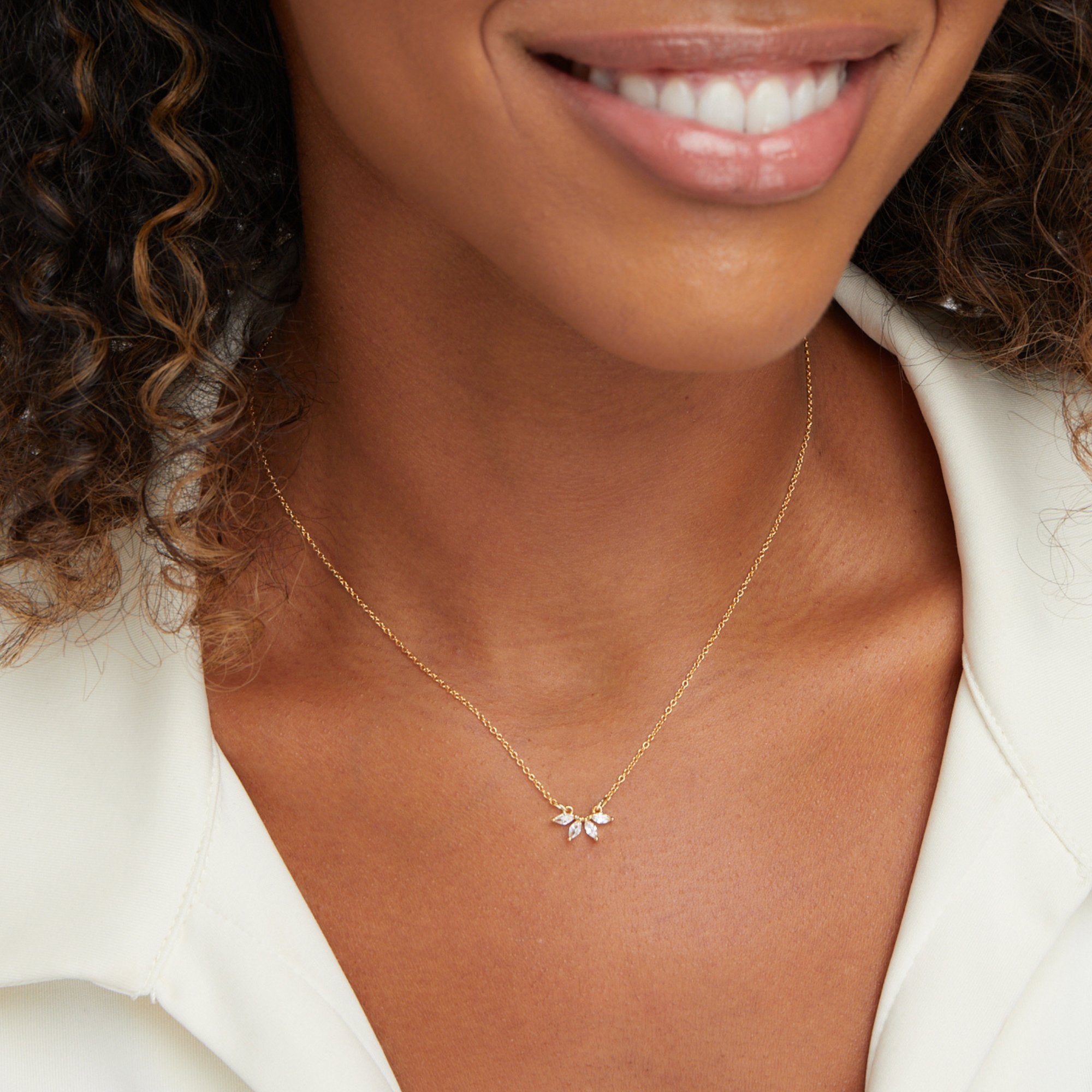 ステファニー – メダリオン付きダブルネックレス。